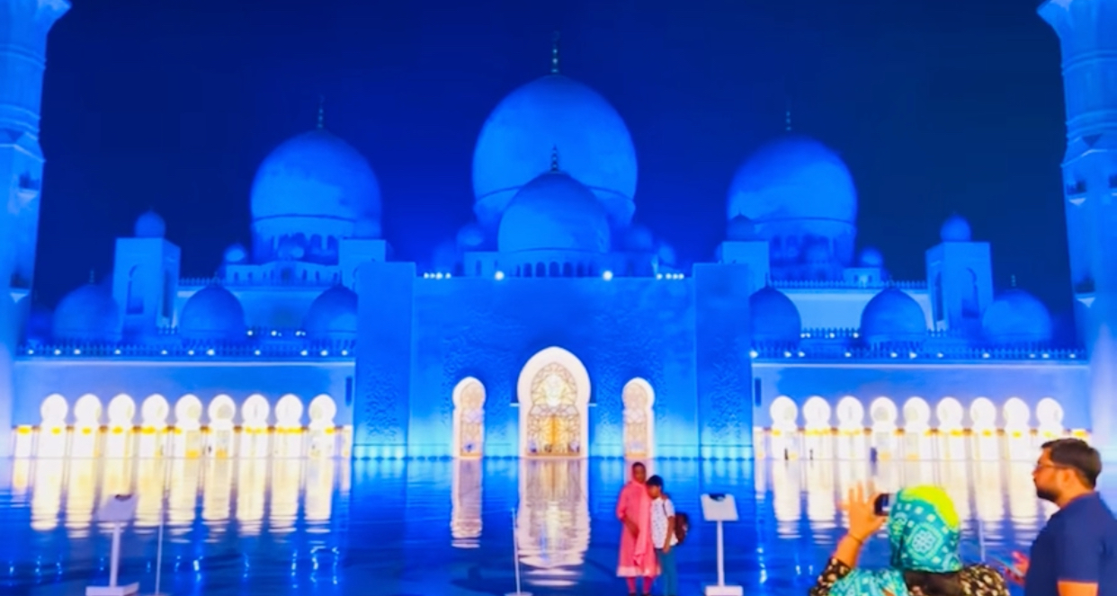 Sheikh Zayed Grand Mosque in Abu Dhabi